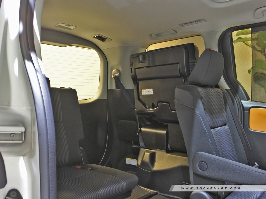 Toyota Voxy 2.0 ZS 15