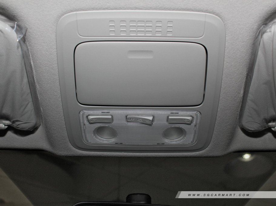 Toyota Voxy 2.0 ZS 23