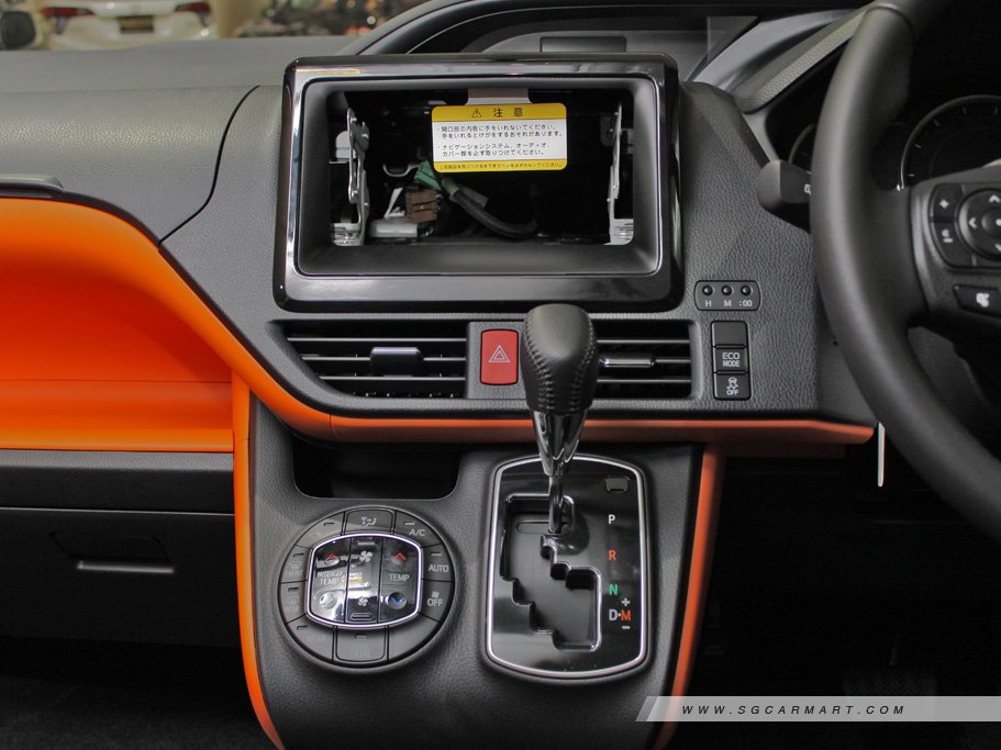 Toyota Voxy 2.0 ZS 24