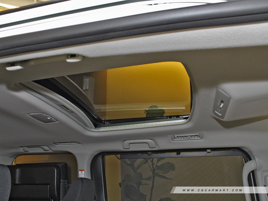 Toyota Voxy 2.0 ZS 27