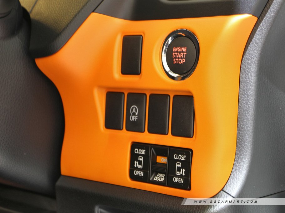 Toyota Voxy 2.0 ZS 29