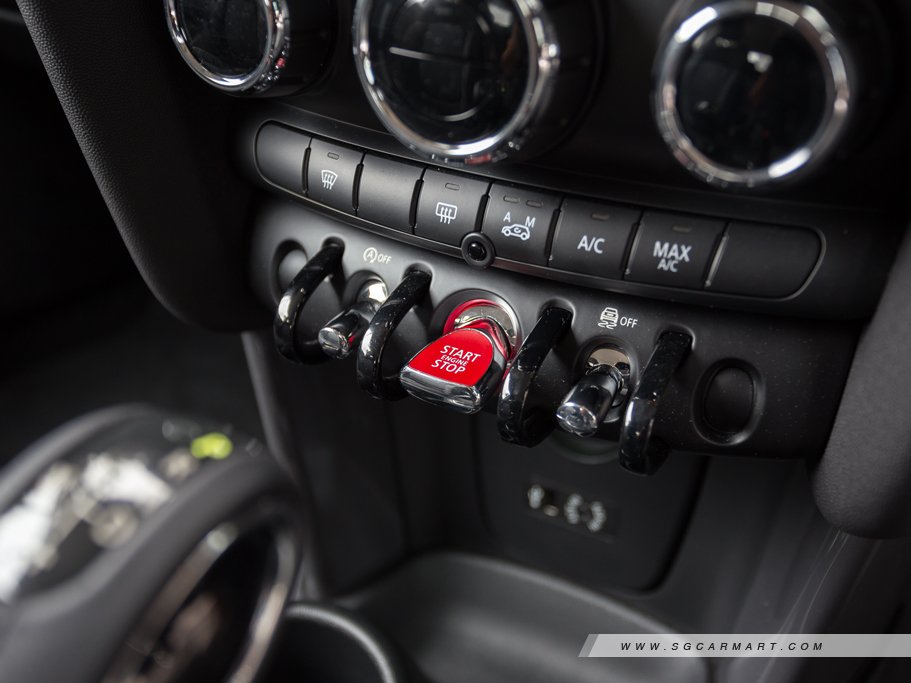 https://i.i-sgcm.com/new_cars/cars/11583/11583_g31