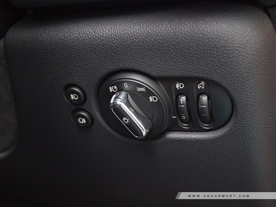 https://i.i-sgcm.com/new_cars/cars/11583/11583_g38