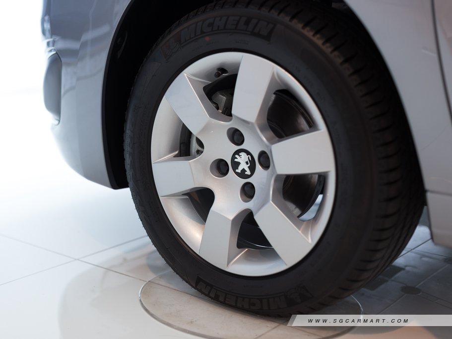 https://i.i-sgcm.com/new_cars/cars/11593/11593_g25