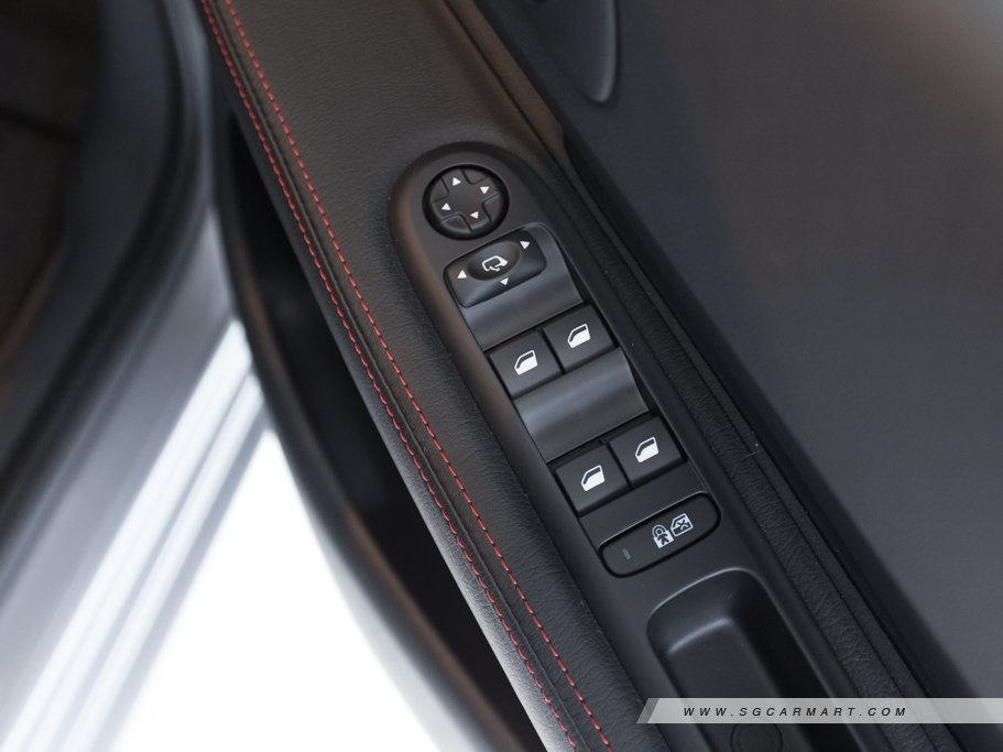 https://i.i-sgcm.com/new_cars/cars/11593/11593_g54