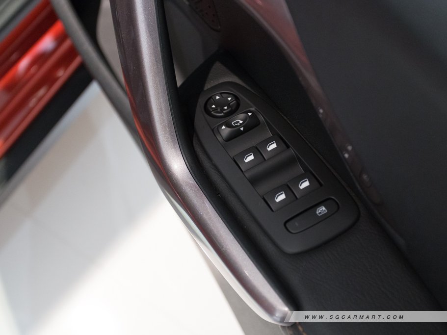 https://i.i-sgcm.com/new_cars/cars/11594/11594_g54