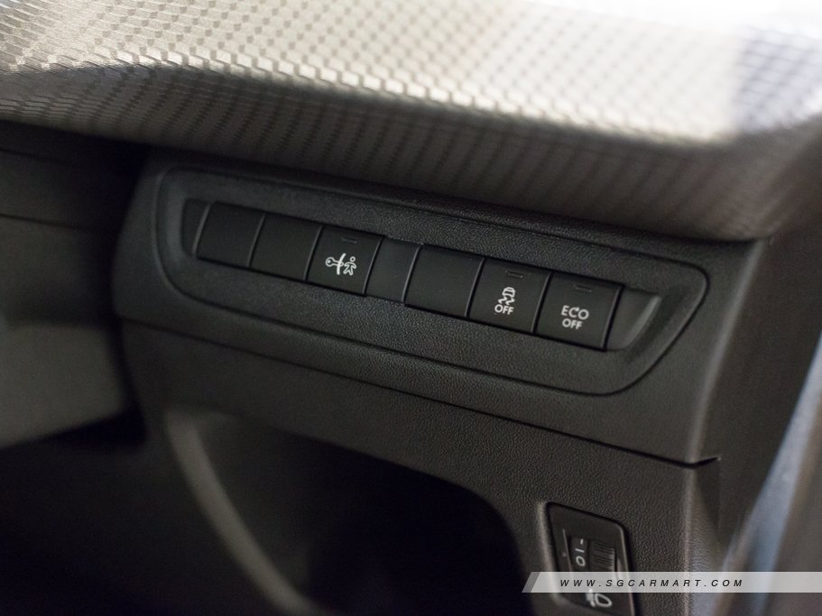 https://i.i-sgcm.com/new_cars/cars/11594/11594_g56