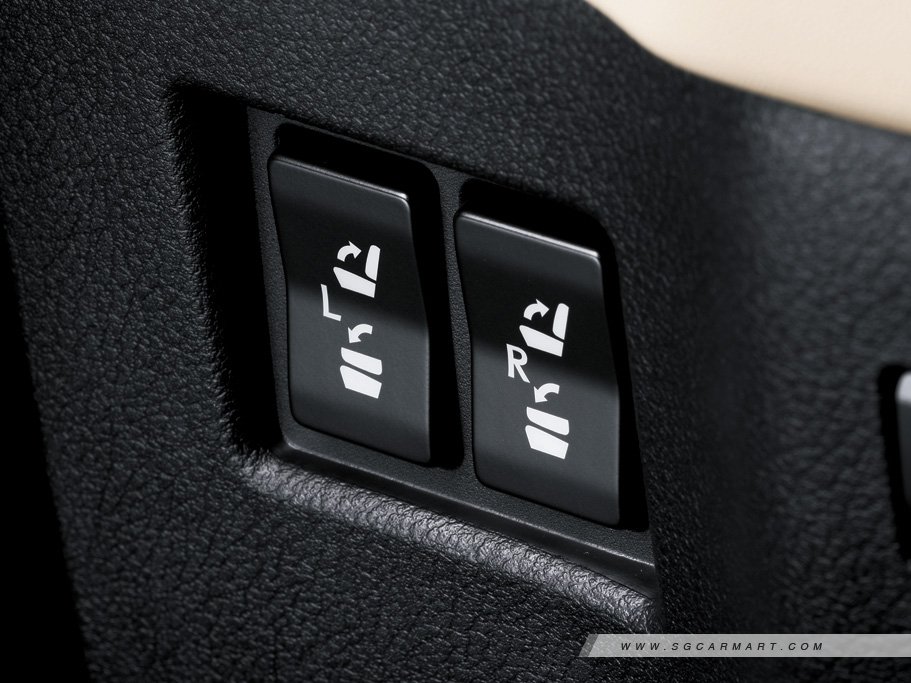 https://i.i-sgcm.com/new_cars/cars/11596/11596_g25
