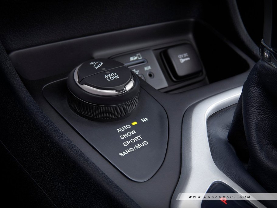 https://i.i-sgcm.com/new_cars/cars/11601/11601_g16