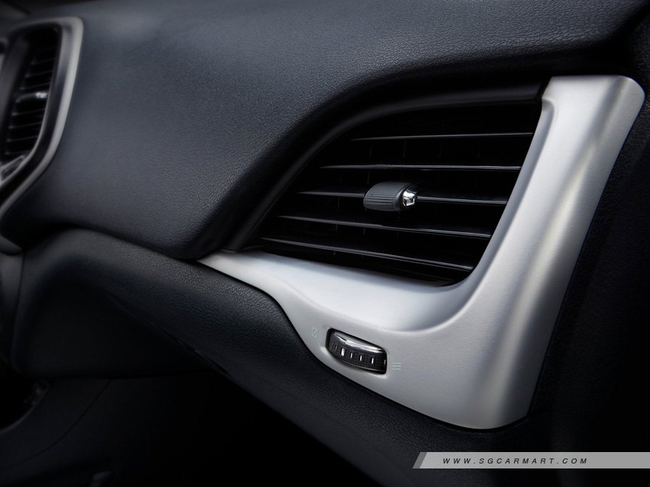 https://i.i-sgcm.com/new_cars/cars/11601/11601_g17
