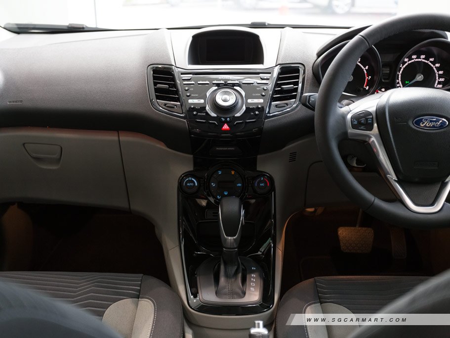 https://i.i-sgcm.com/new_cars/cars/11606/11606_g38