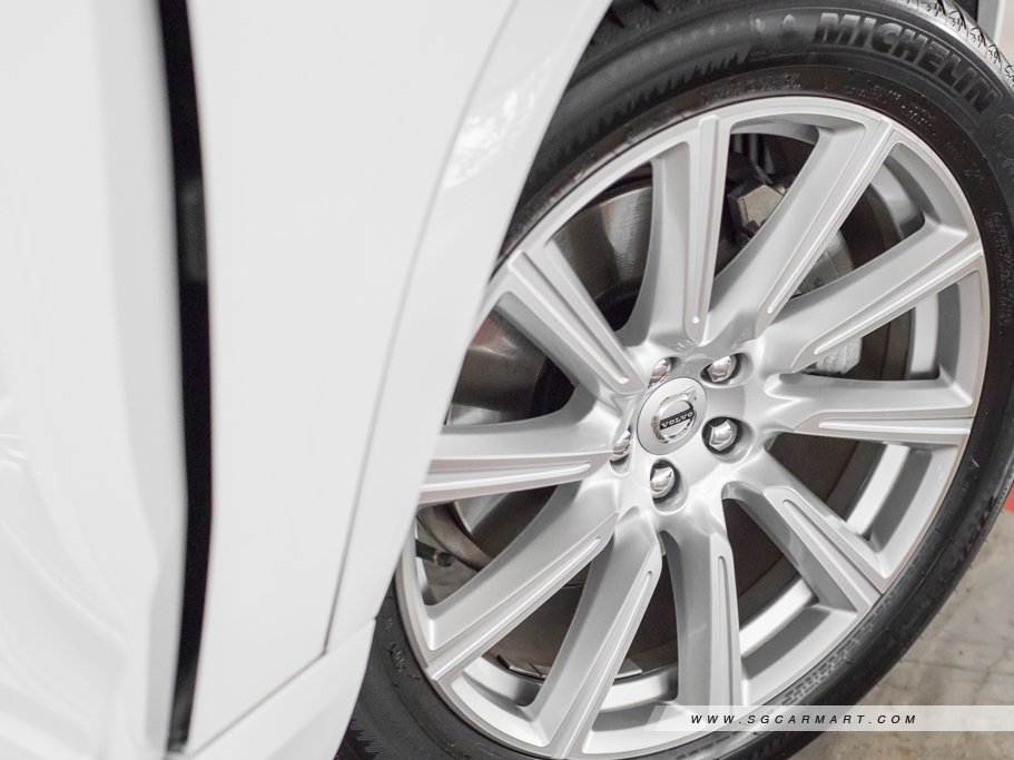 https://i.i-sgcm.com/new_cars/cars/11608/11608_g16