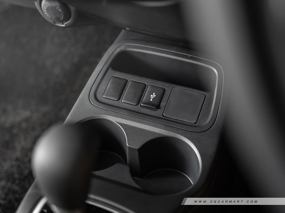 https://i.i-sgcm.com/new_cars/cars/11610/11610_g126
