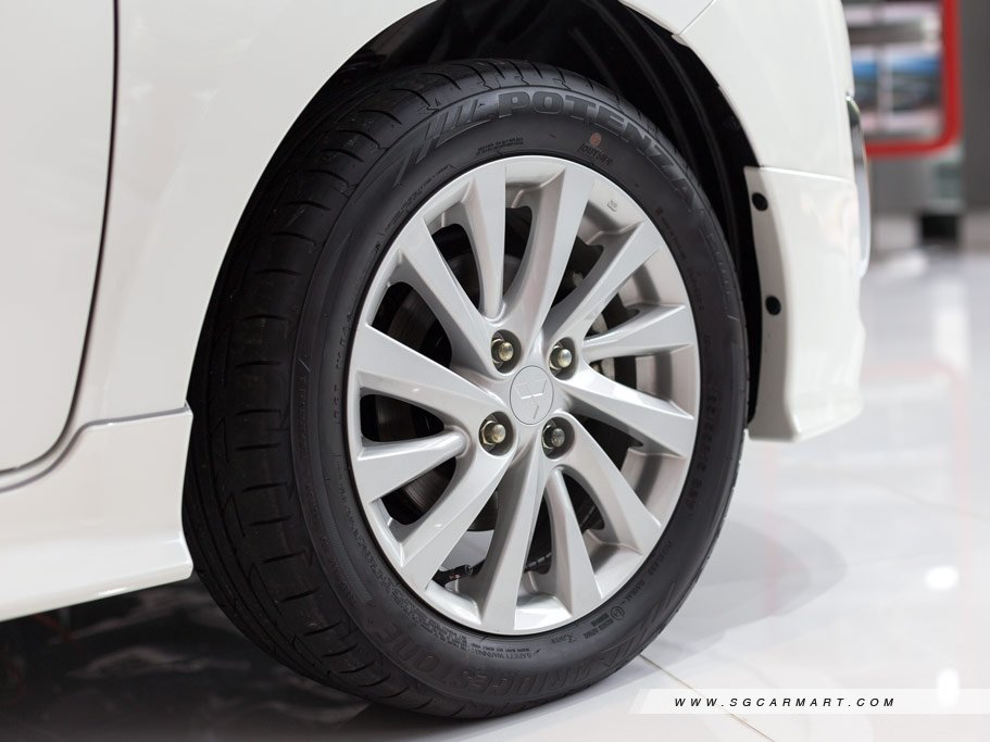 https://i.i-sgcm.com/new_cars/cars/11610/11610_g16