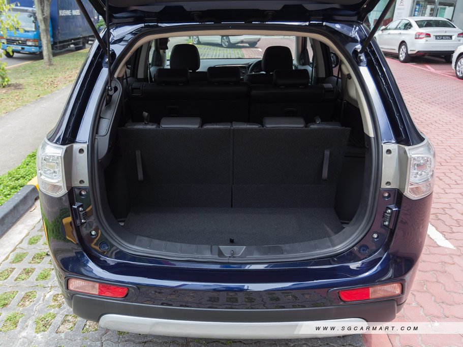https://i.i-sgcm.com/new_cars/cars/11611/11611_g48