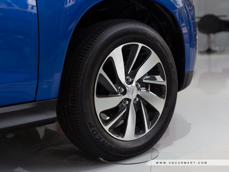 https://i.i-sgcm.com/new_cars/cars/11619/11619_g15