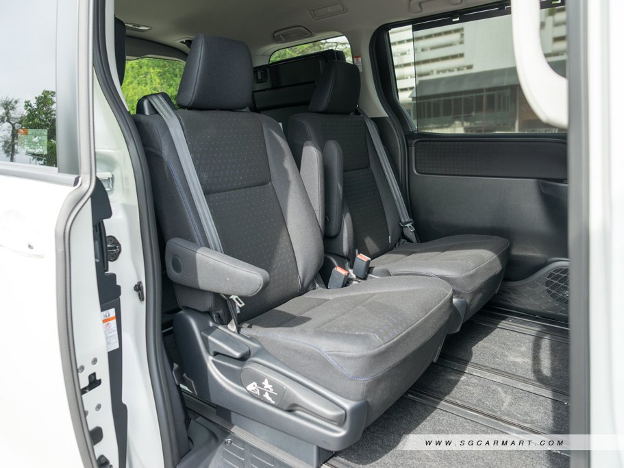 https://i.i-sgcm.com/new_cars/cars/11638/11638_g18