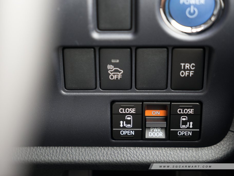 https://i.i-sgcm.com/new_cars/cars/11638/11638_g30