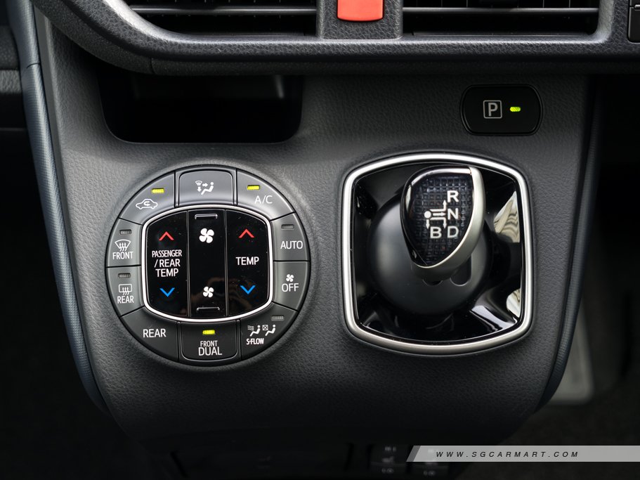 https://i.i-sgcm.com/new_cars/cars/11638/11638_g33