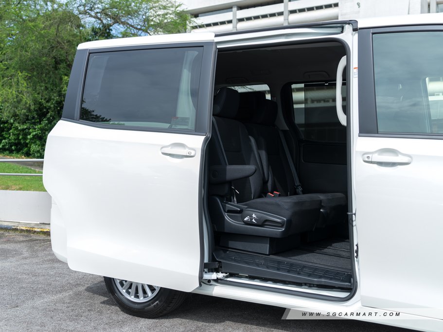 https://i.i-sgcm.com/new_cars/cars/11638/11638_g43