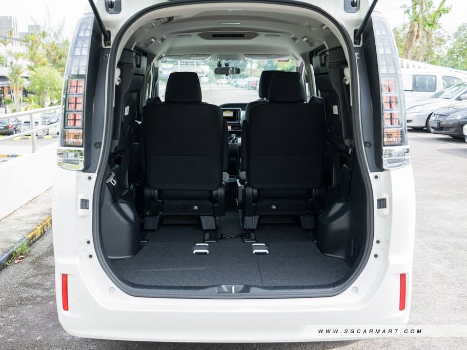 https://i.i-sgcm.com/new_cars/cars/11638/11638_g44
