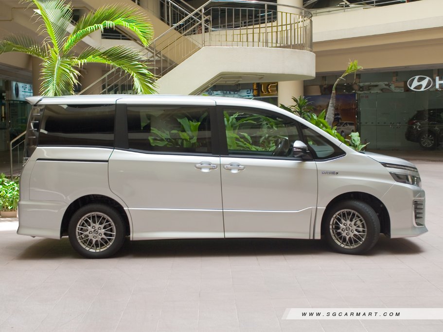 https://i.i-sgcm.com/new_cars/cars/11638/11638_g47