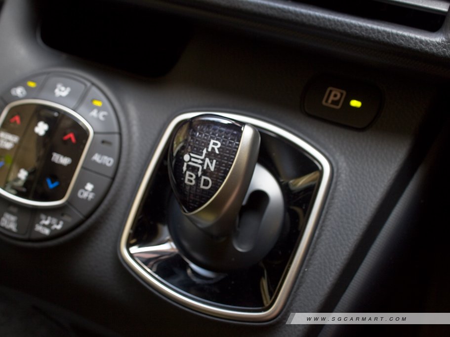 https://i.i-sgcm.com/new_cars/cars/11638/11638_g64