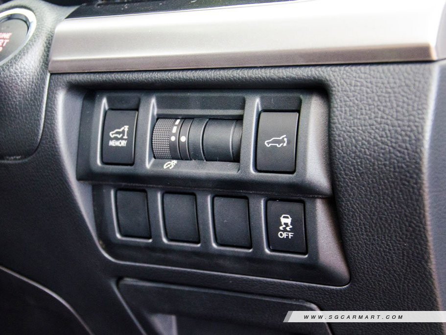 https://i.i-sgcm.com/new_cars/cars/11639/11639_g24