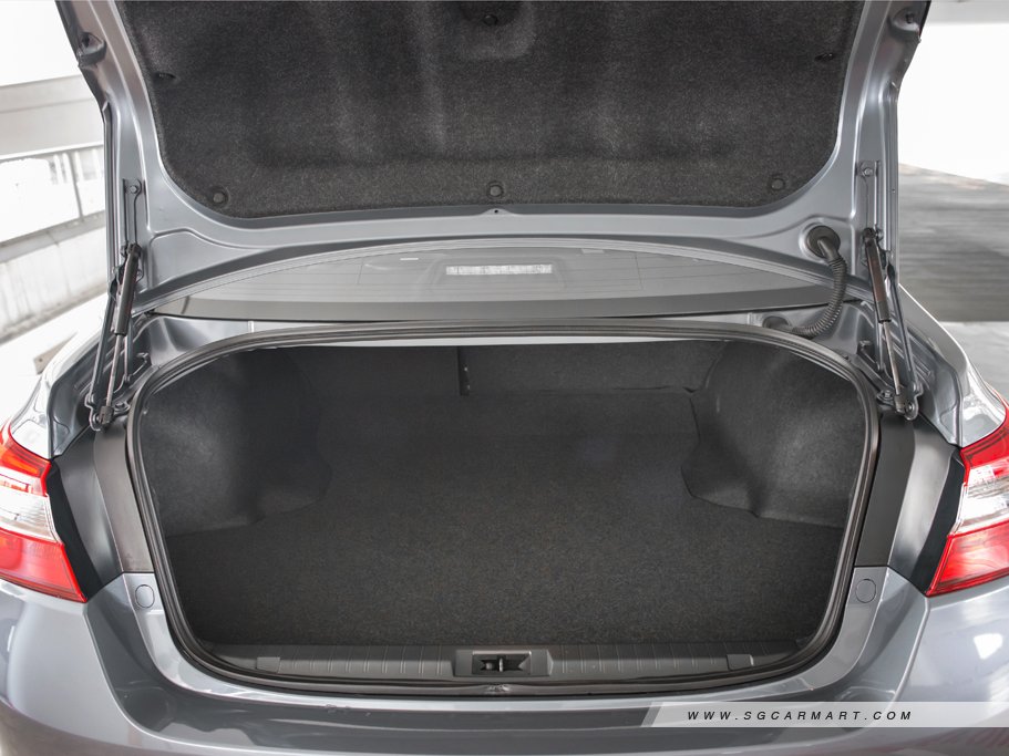 https://i.i-sgcm.com/new_cars/cars/11640/11640_g64