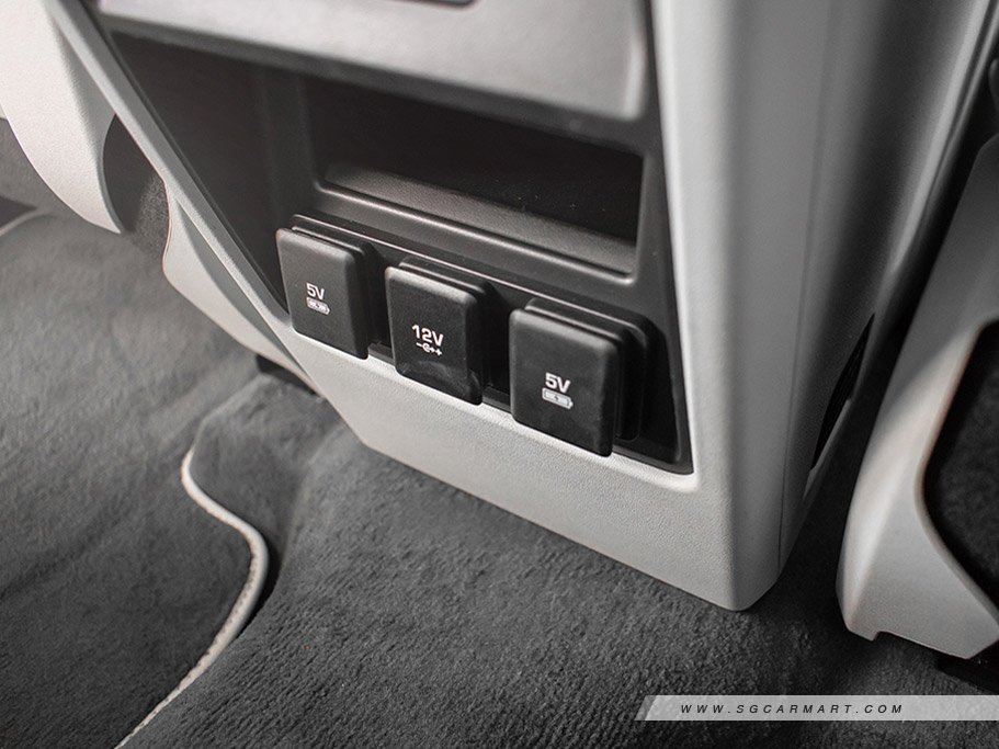 https://i.i-sgcm.com/new_cars/cars/11648/11648_g49