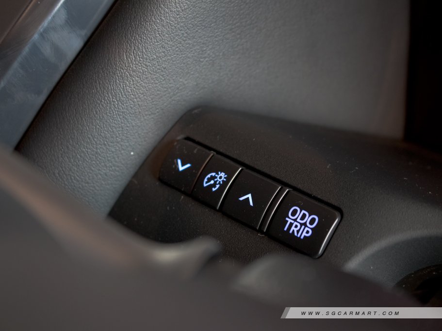 https://i.i-sgcm.com/new_cars/cars/11663/11663_g127