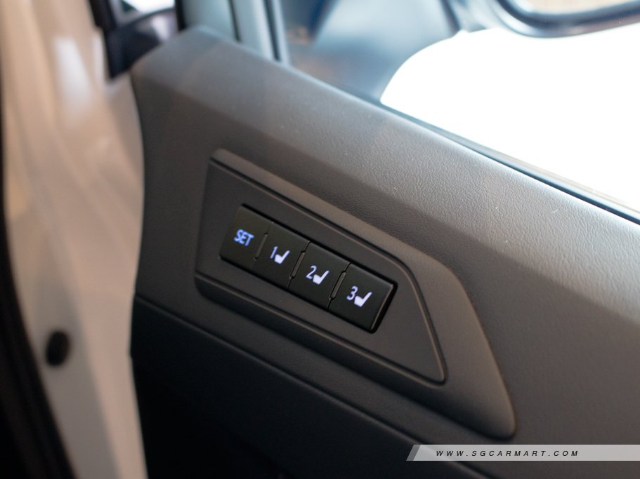 https://i.i-sgcm.com/new_cars/cars/11663/11663_g132