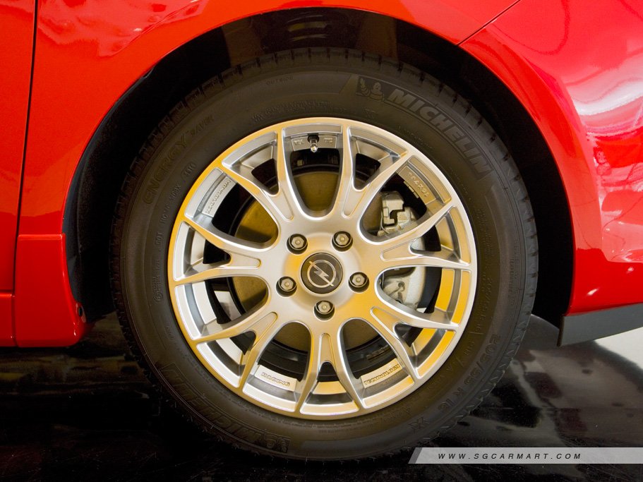 https://i.i-sgcm.com/new_cars/cars/11664/11664_g19