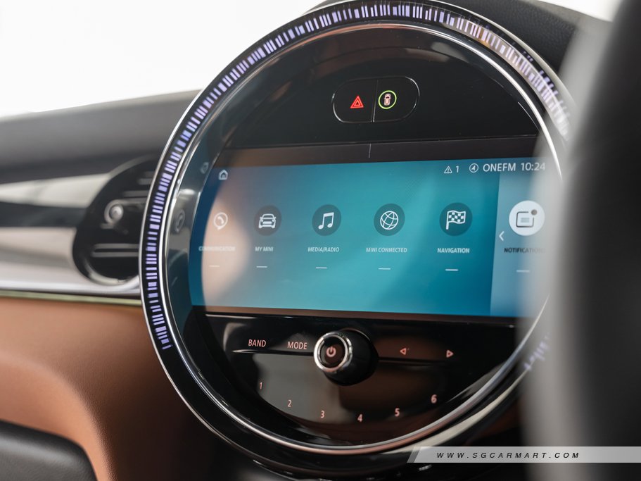 https://i.i-sgcm.com/new_cars/cars/11676/11676_g102