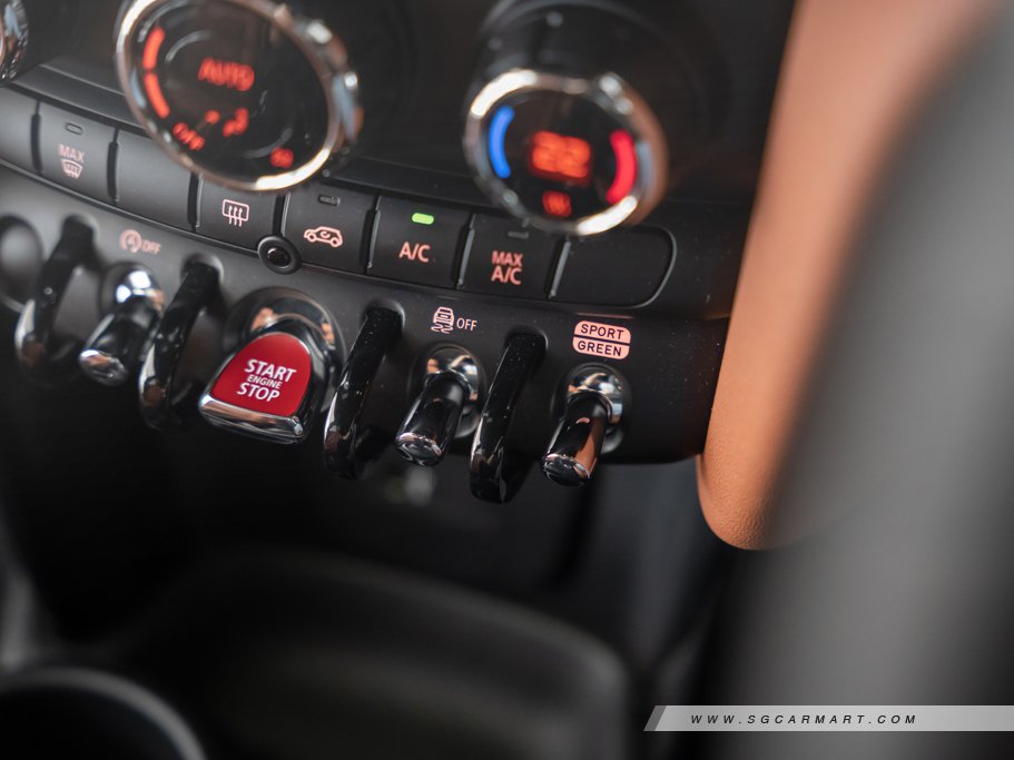 https://i.i-sgcm.com/new_cars/cars/11676/11676_g107