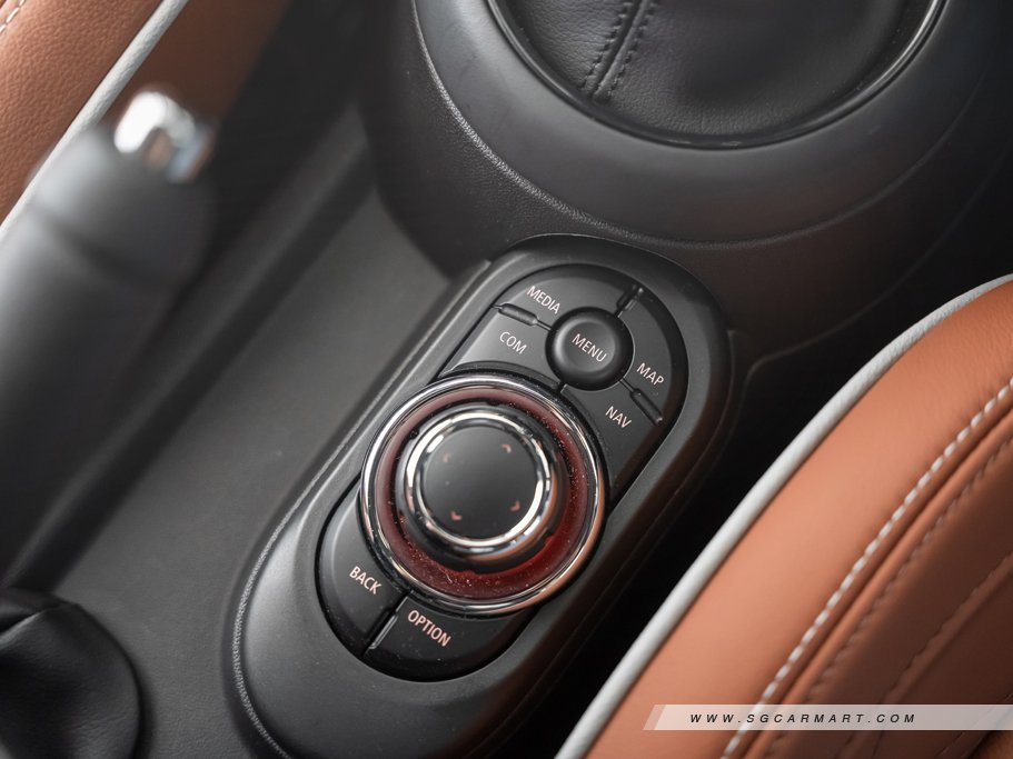 https://i.i-sgcm.com/new_cars/cars/11676/11676_g109