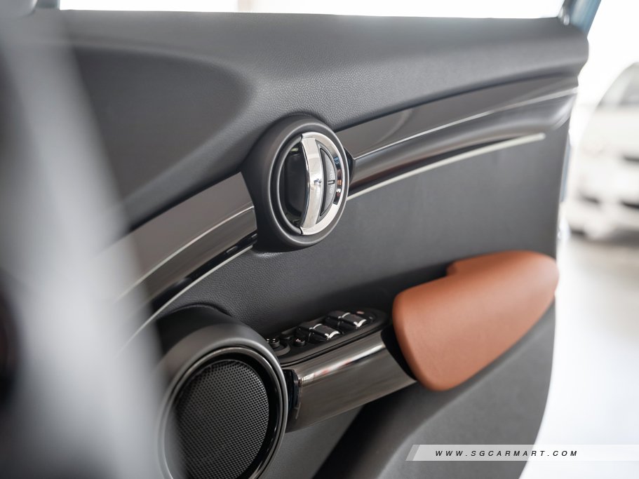 https://i.i-sgcm.com/new_cars/cars/11676/11676_g113