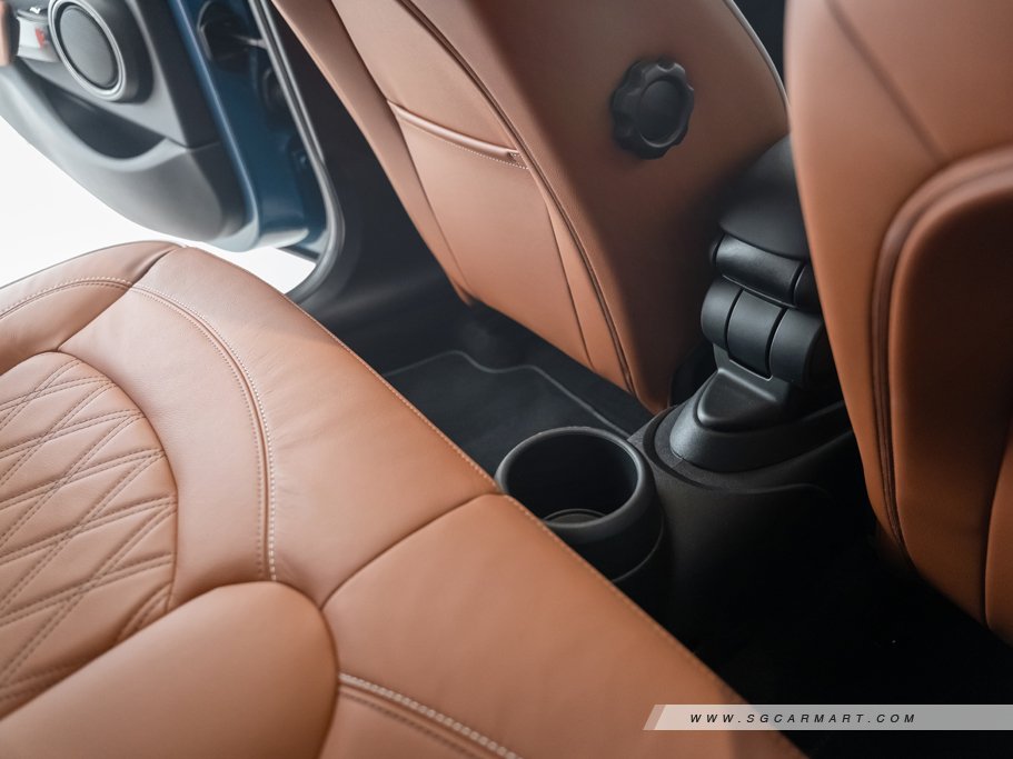 https://i.i-sgcm.com/new_cars/cars/11676/11676_g116