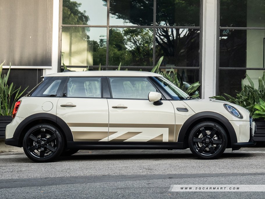 https://i.i-sgcm.com/new_cars/cars/11676/11676_g122