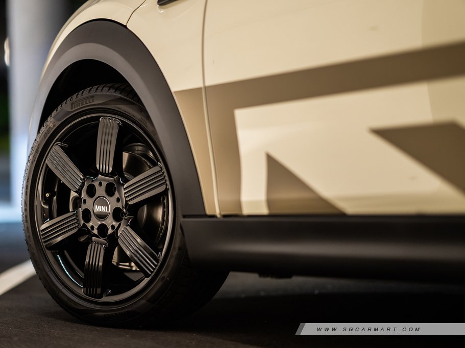 https://i.i-sgcm.com/new_cars/cars/11676/11676_g125