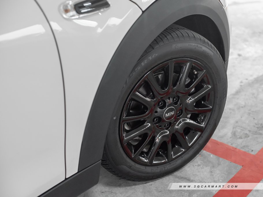 https://i.i-sgcm.com/new_cars/cars/11676/11676_g20