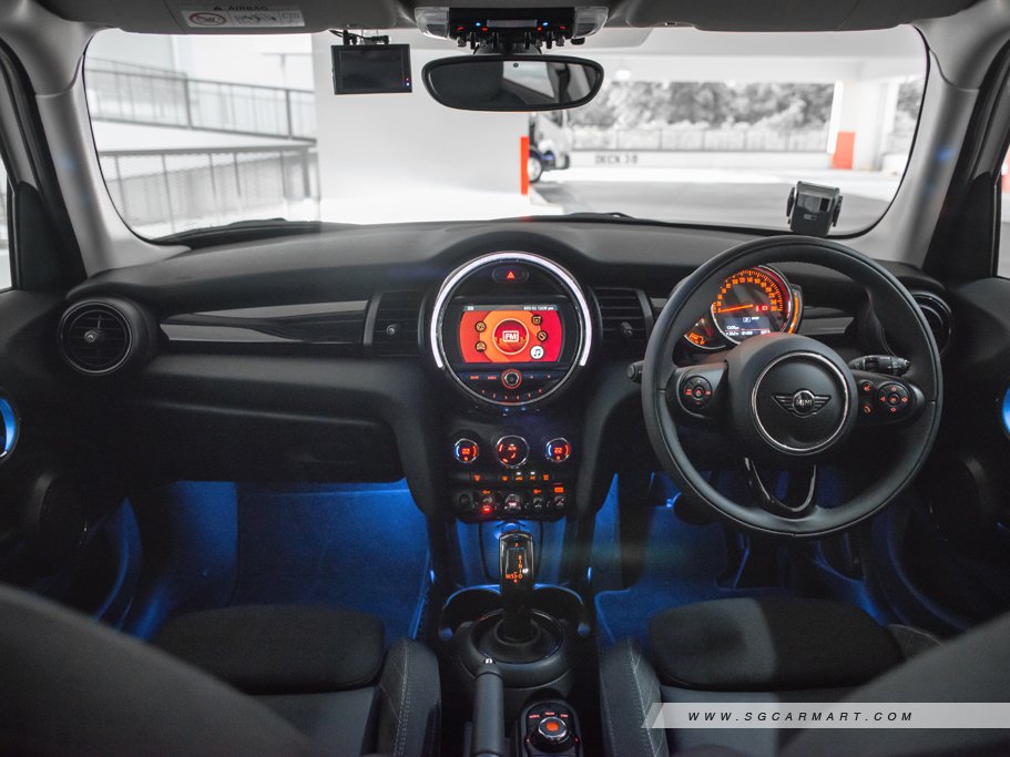 https://i.i-sgcm.com/new_cars/cars/11676/11676_g22