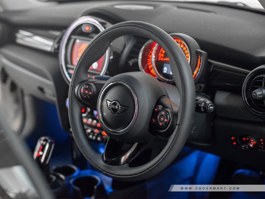 https://i.i-sgcm.com/new_cars/cars/11676/11676_g24