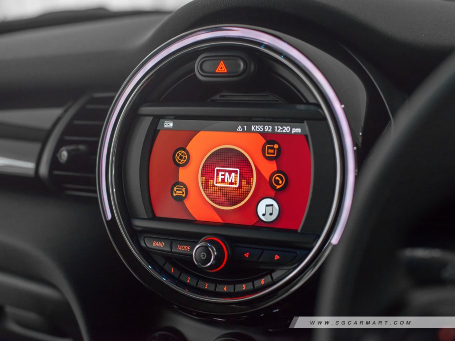 https://i.i-sgcm.com/new_cars/cars/11676/11676_g26