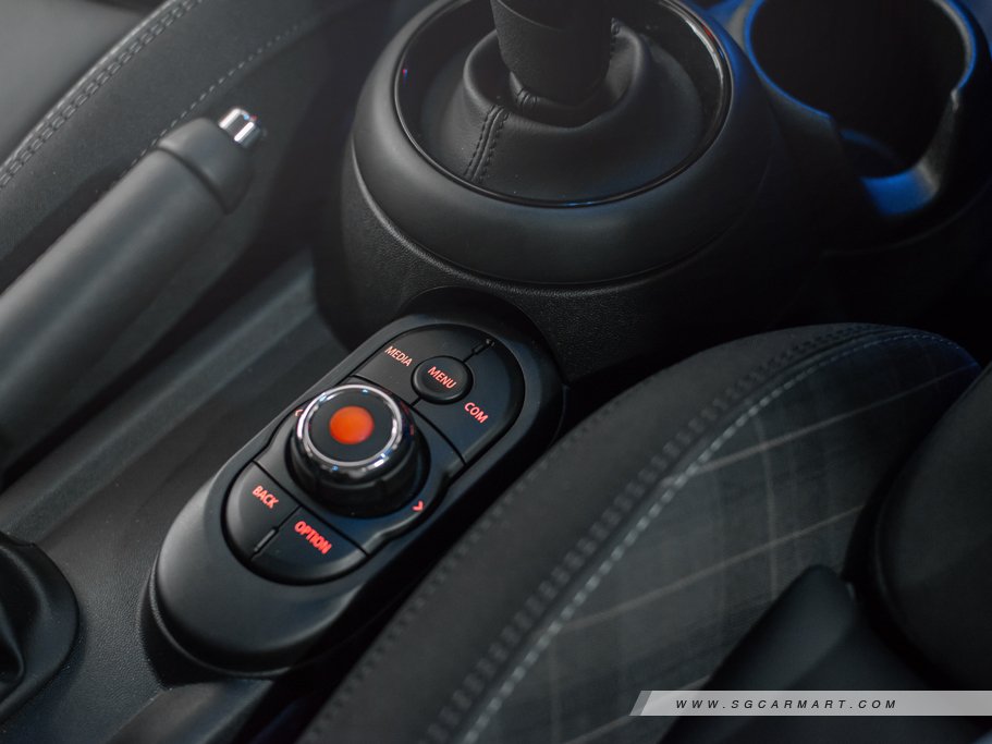 https://i.i-sgcm.com/new_cars/cars/11676/11676_g32