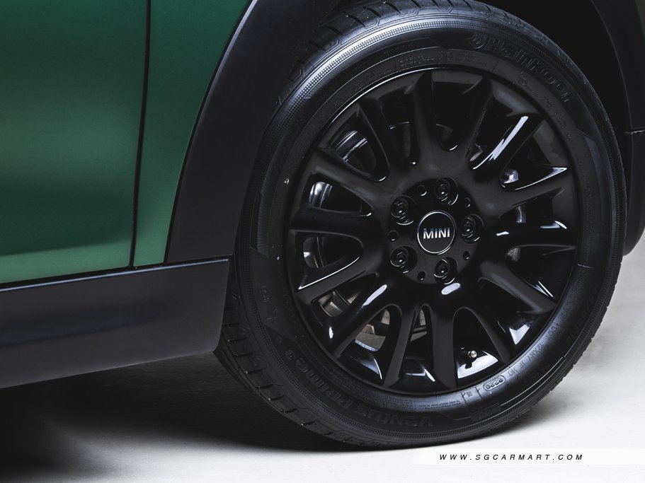 https://i.i-sgcm.com/new_cars/cars/11676/11676_g54
