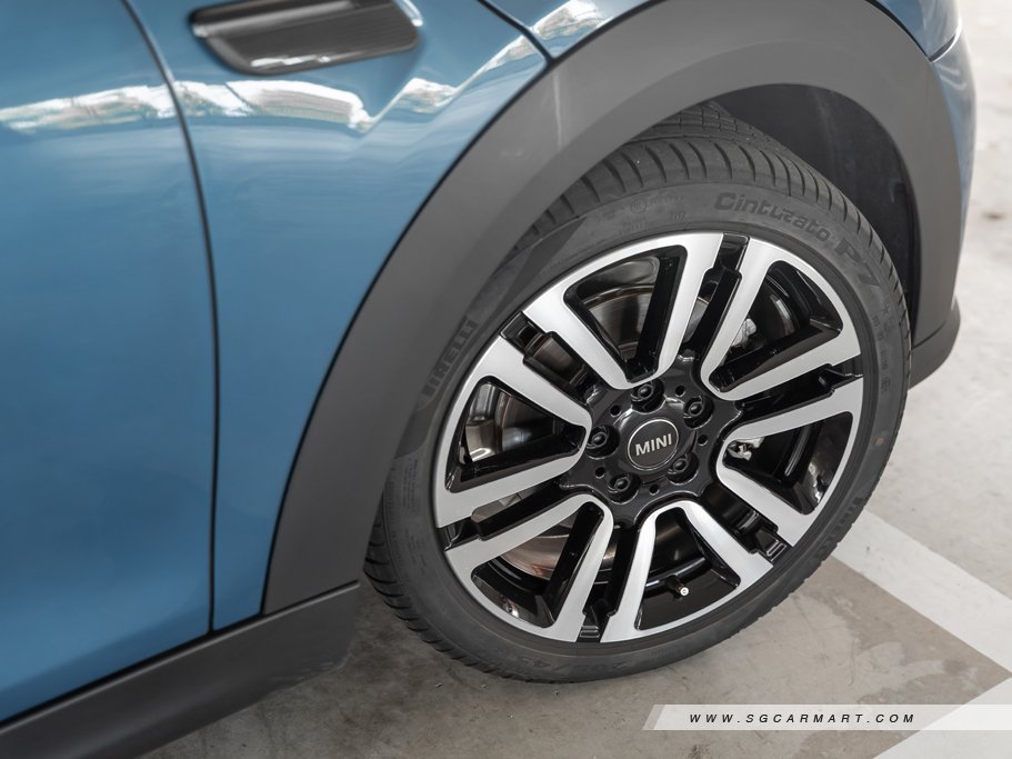 https://i.i-sgcm.com/new_cars/cars/11676/11676_g93