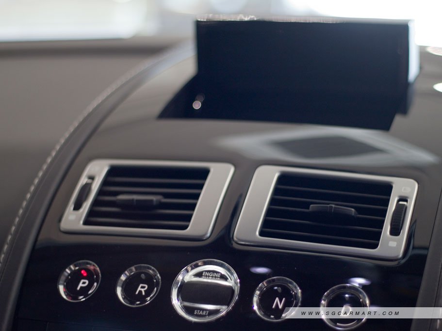 https://i.i-sgcm.com/new_cars/cars/11700/11700_g16