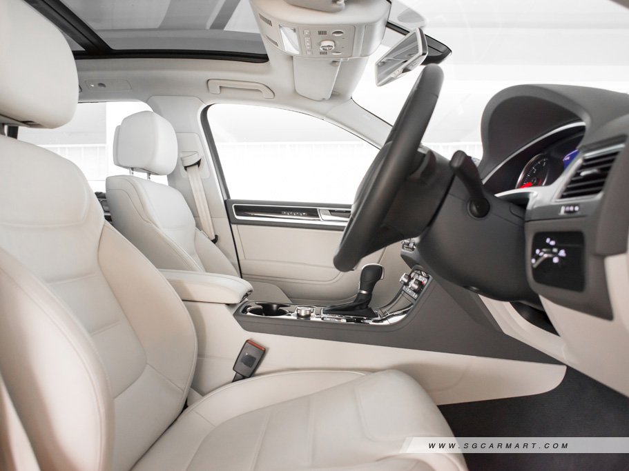 https://i.i-sgcm.com/new_cars/cars/11709/11709_g16