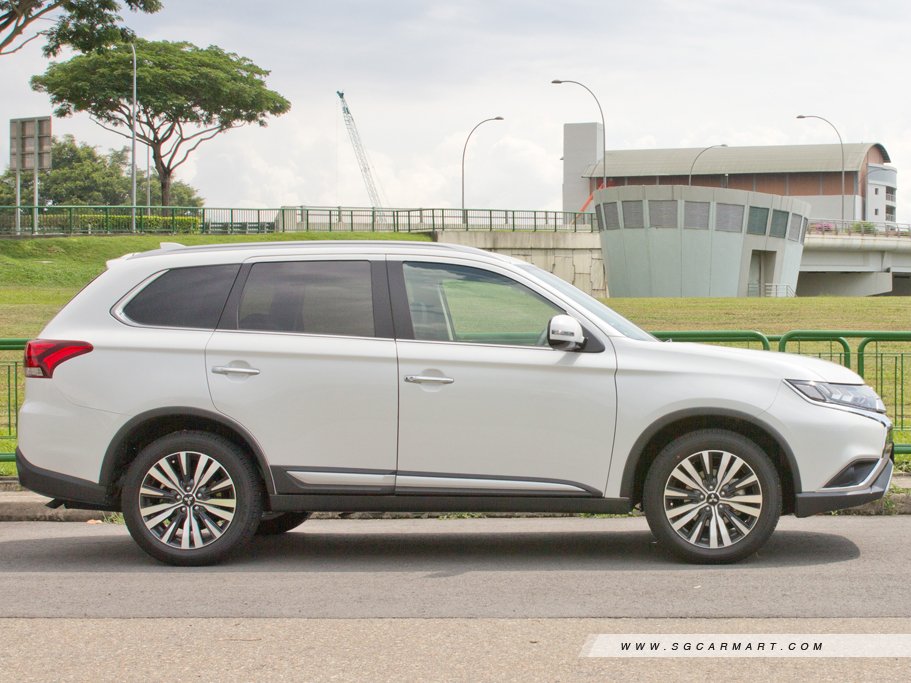 https://i.i-sgcm.com/new_cars/cars/11740/11740_g55